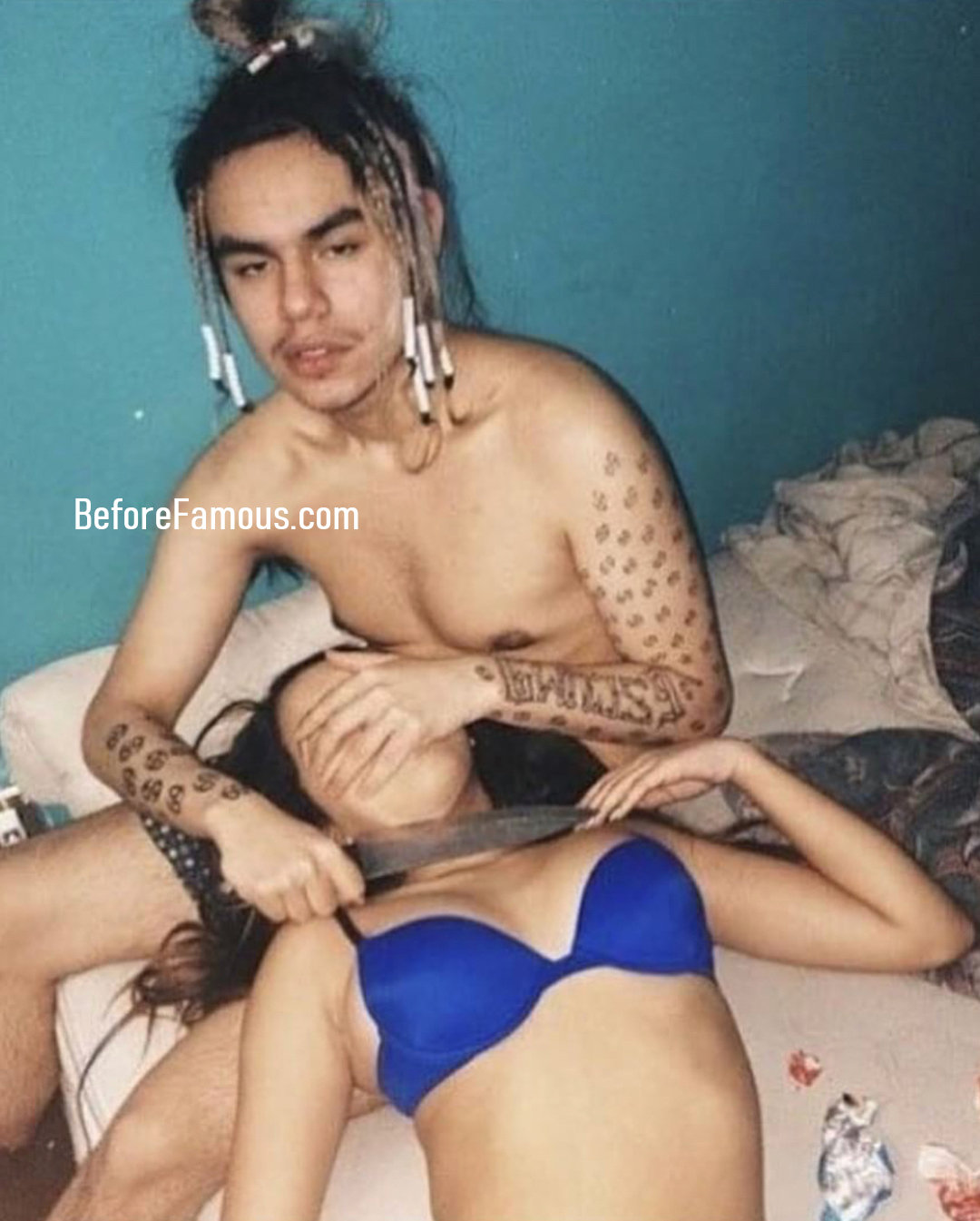 Tekashi 6ix9ine With Knife On Girl′s Throat